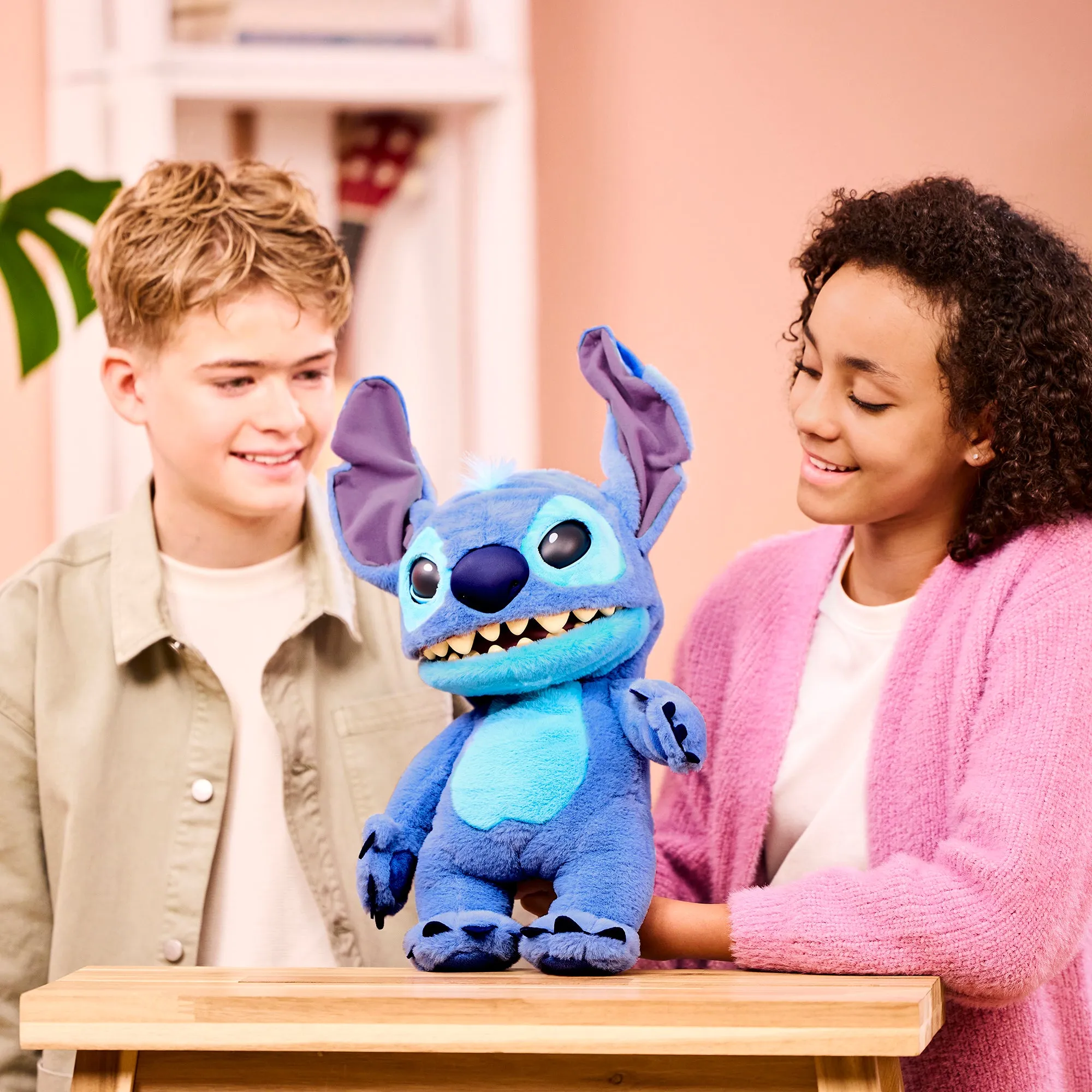 Disney: RealFX Stitch Puppet
