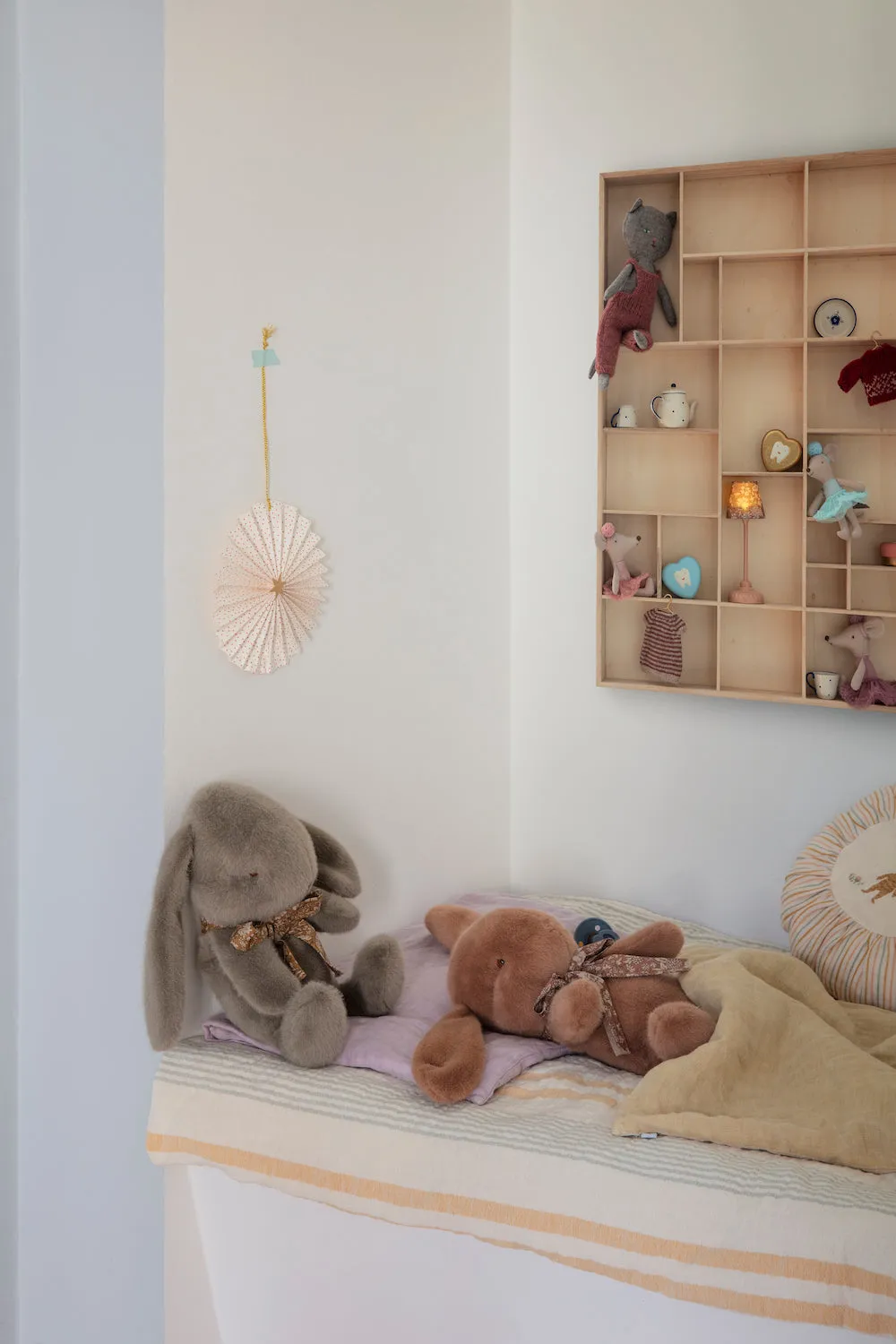 Plush Bunny, Medium - Earth Grey